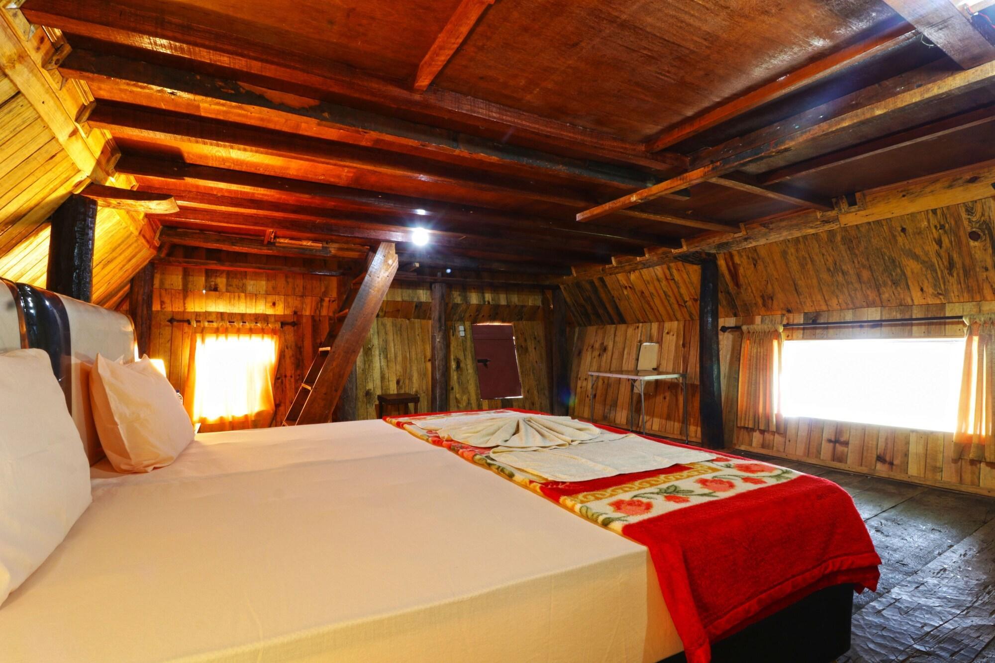 Tuk Tuk Timbul Bungalows Exterior photo